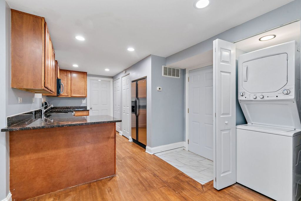 Image 7 of property listing at 4556 N Kostner Avenue G, Chicago, IL 60630