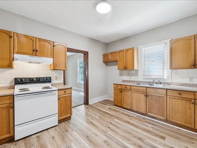 949 N Indiana Ave, Wichita, KS 67214