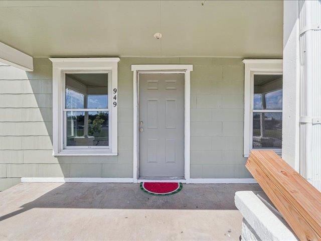 949 N Indiana Ave, Wichita, KS 67214