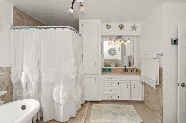 222 Fishermans Isle, Brazoria, TX 77422