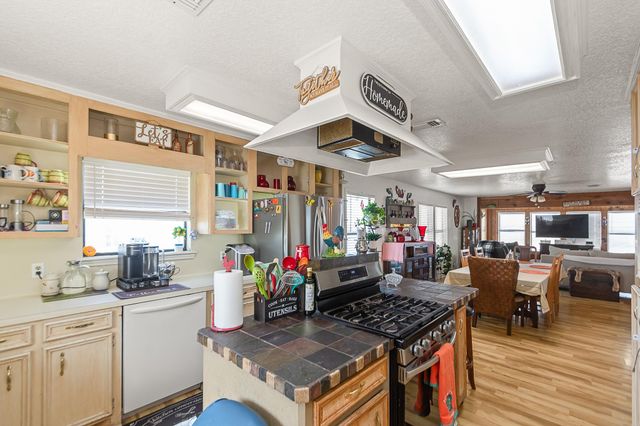 222 Fishermans Isle, Brazoria, TX 77422