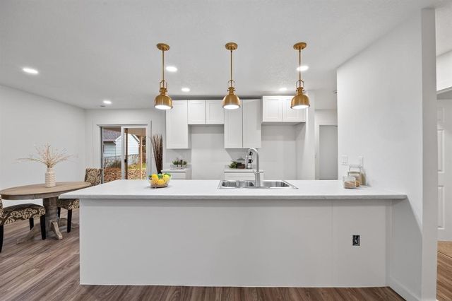 2505 E 40th Street, Des Moines, IA 50317