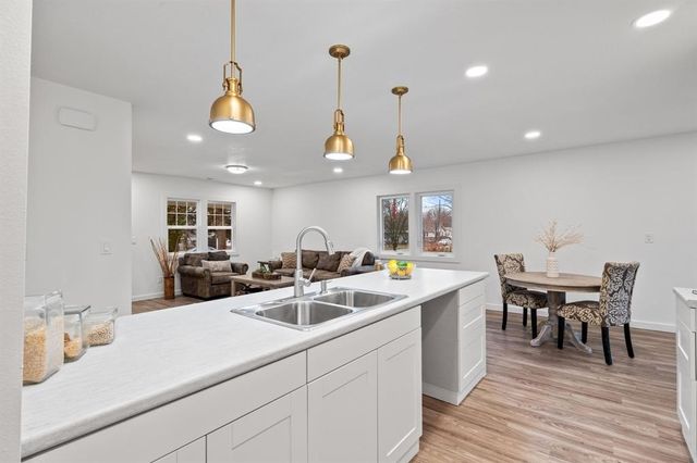 2505 E 40th Street, Des Moines, IA 50317