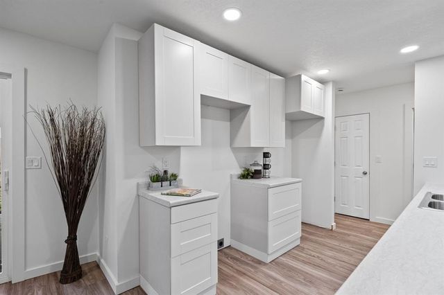 2505 E 40th Street, Des Moines, IA 50317