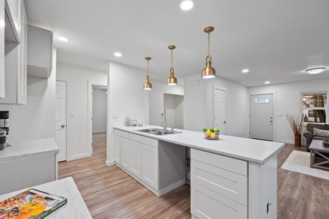 2505 E 40th Street, Des Moines, IA 50317