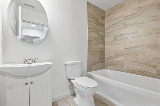 2505 E 40th Street, Des Moines, IA 50317