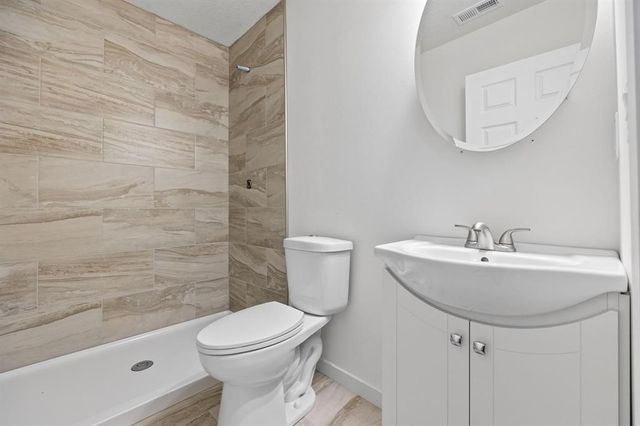 2505 E 40th Street, Des Moines, IA 50317