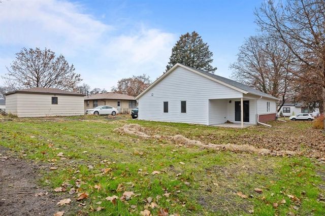 2505 E 40th Street, Des Moines, IA 50317