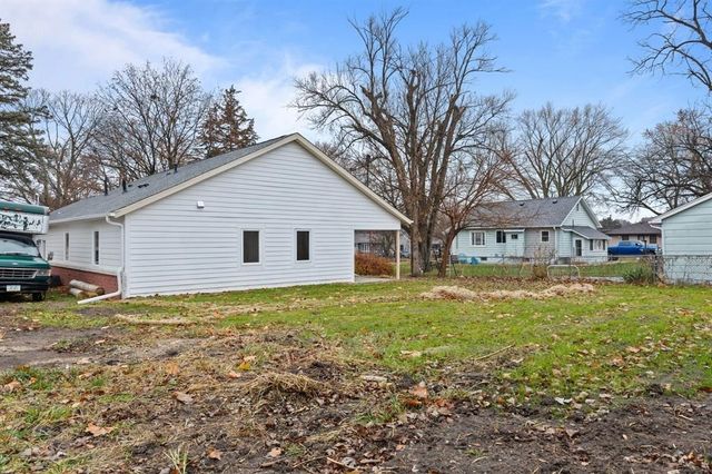 2505 E 40th Street, Des Moines, IA 50317