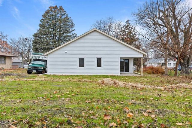 2505 E 40th Street, Des Moines, IA 50317