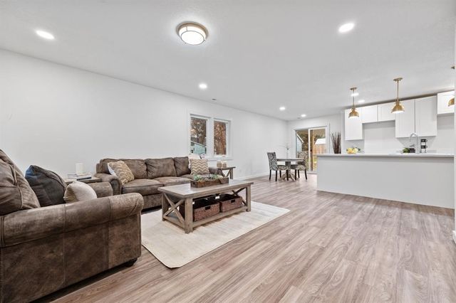 2505 E 40th Street, Des Moines, IA 50317