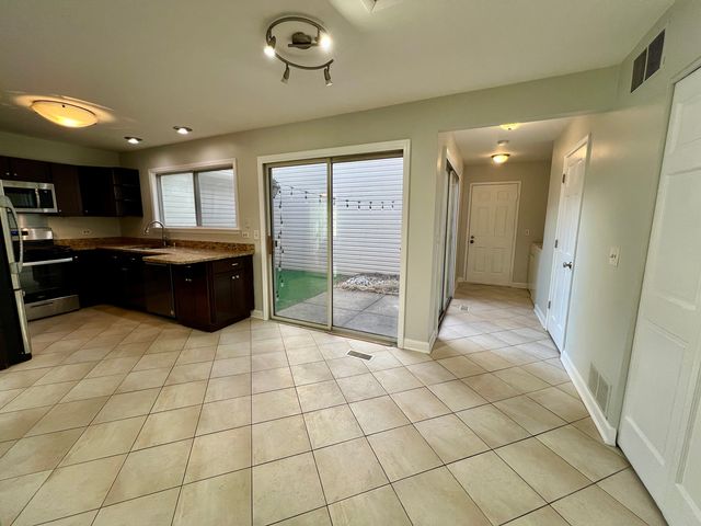 645 Le Parc Circle, Buffalo Grove, IL 60089