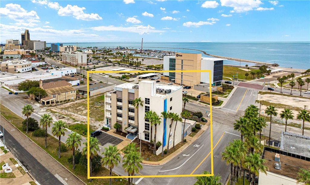 520 S Chaparral St 1, Corpus Christi, TX 78401 — photo 2