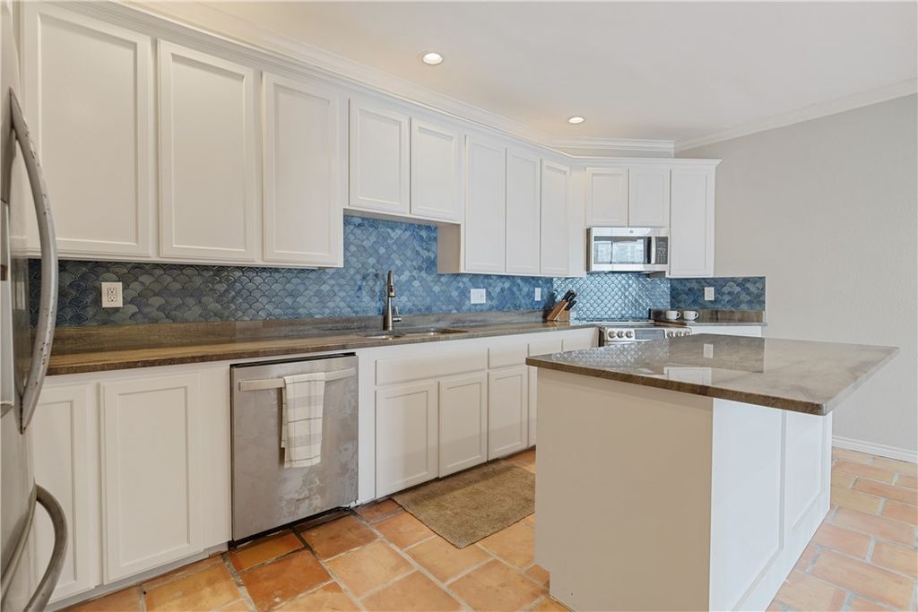 520 S Chaparral St 1, Corpus Christi, TX 78401 — photo 3