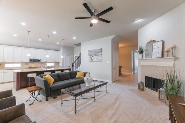 198 Hearthshire Circle, The Woodlands, TX 77354