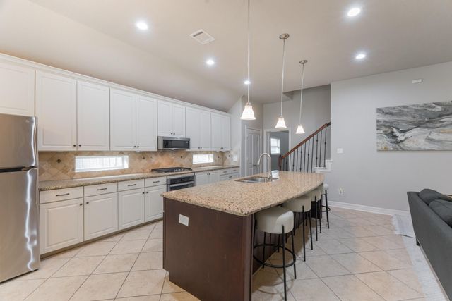 198 Hearthshire Circle, The Woodlands, TX 77354