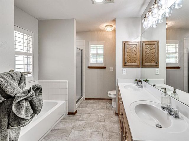 2009 Emerald Brook Court, Edmond, OK 73003