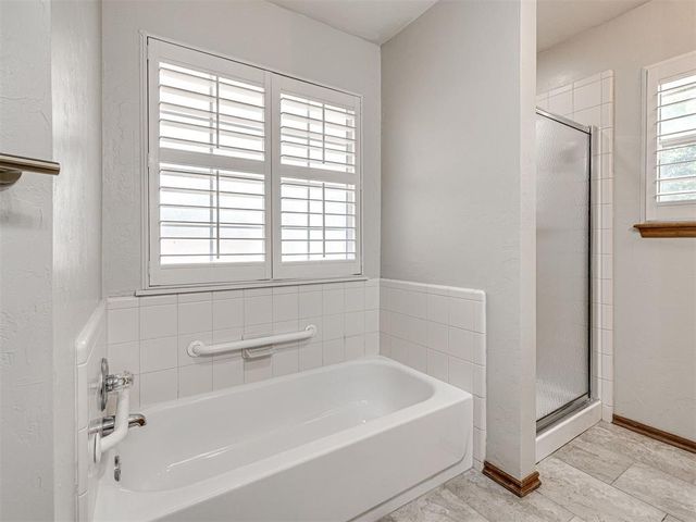 2009 Emerald Brook Court, Edmond, OK 73003
