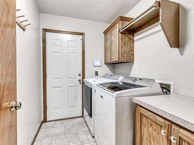 2009 Emerald Brook Court, Edmond, OK 73003