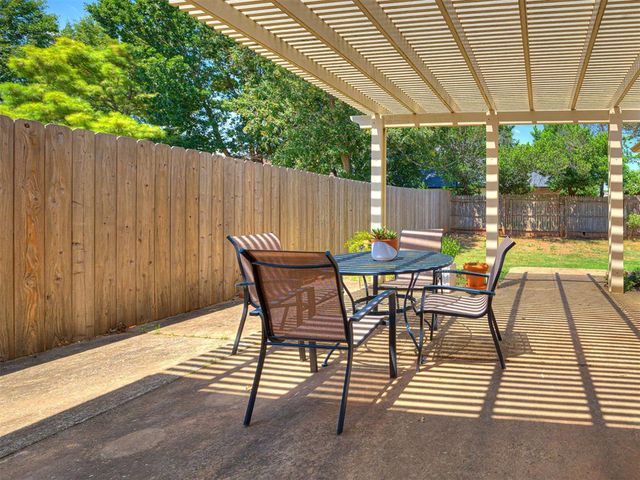 2009 Emerald Brook Court, Edmond, OK 73003