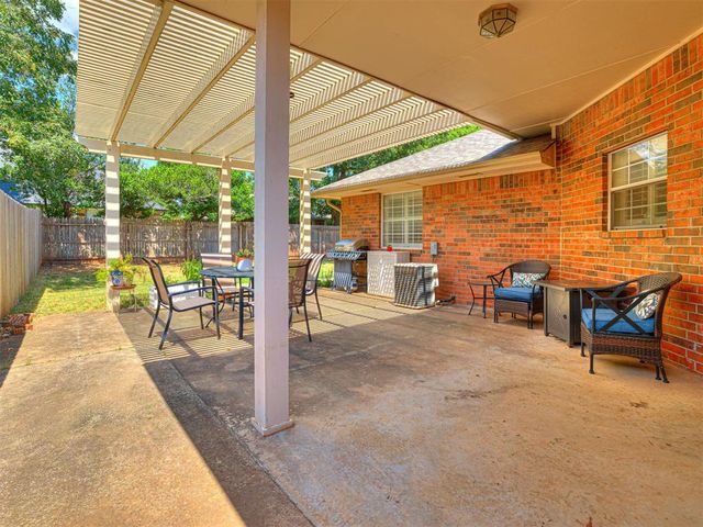 2009 Emerald Brook Court, Edmond, OK 73003