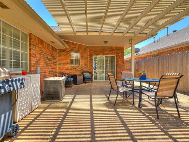 2009 Emerald Brook Court, Edmond, OK 73003