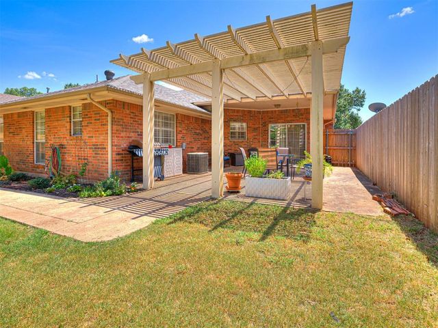 2009 Emerald Brook Court, Edmond, OK 73003