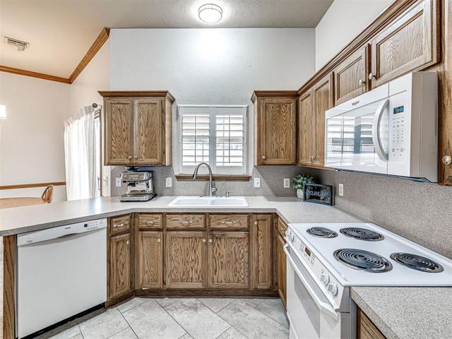 2009 Emerald Brook Court, Edmond, OK 73003