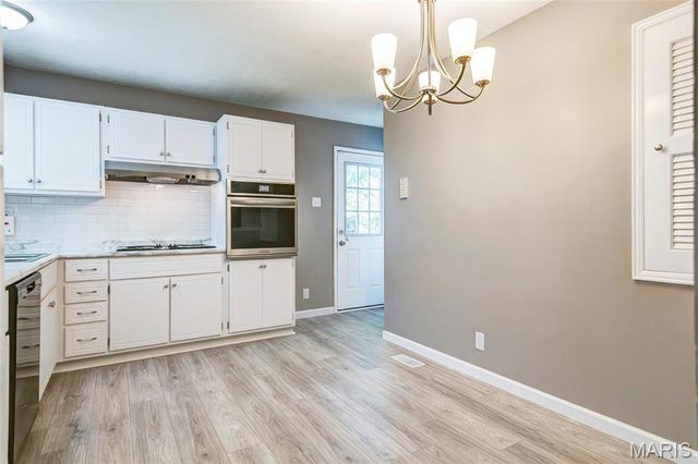 458 Queen Ann Drive, Hazelwood, MO 63042