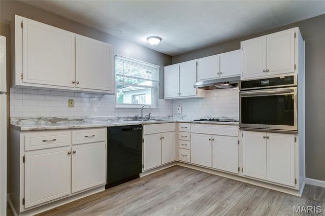 458 Queen Ann Drive, Hazelwood, MO 63042
