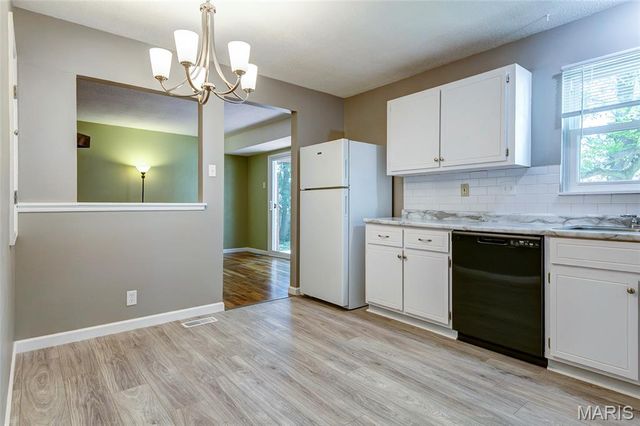 458 Queen Ann Drive, Hazelwood, MO 63042