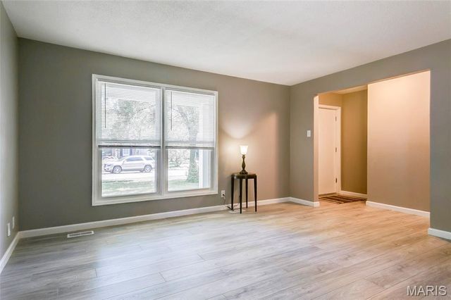 458 Queen Ann Drive, Hazelwood, MO 63042
