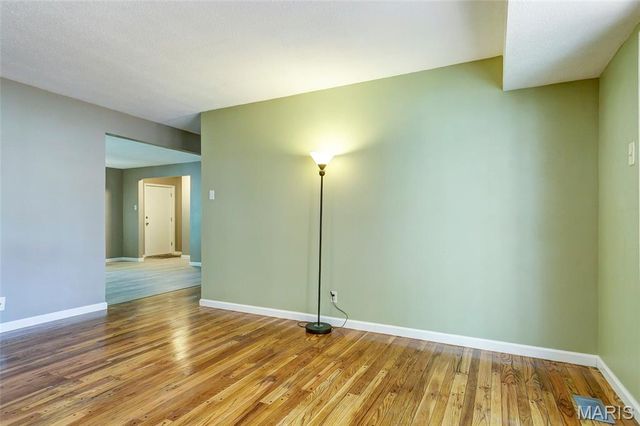 458 Queen Ann Drive, Hazelwood, MO 63042