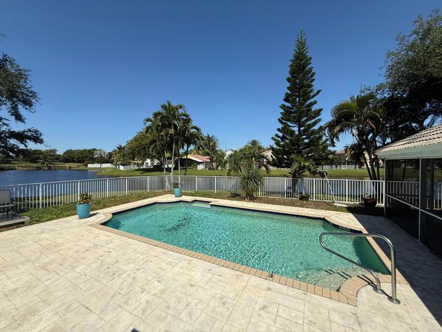 6031 Wedgewood Village Circle, Greenacres, FL 33463