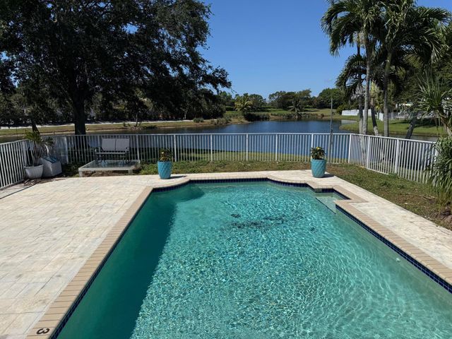 6031 Wedgewood Village Circle, Greenacres, FL 33463