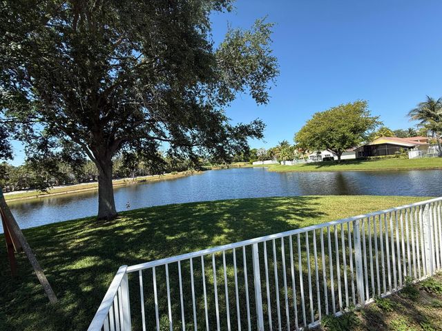6031 Wedgewood Village Circle, Greenacres, FL 33463