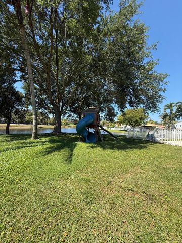 6031 Wedgewood Village Circle, Greenacres, FL 33463