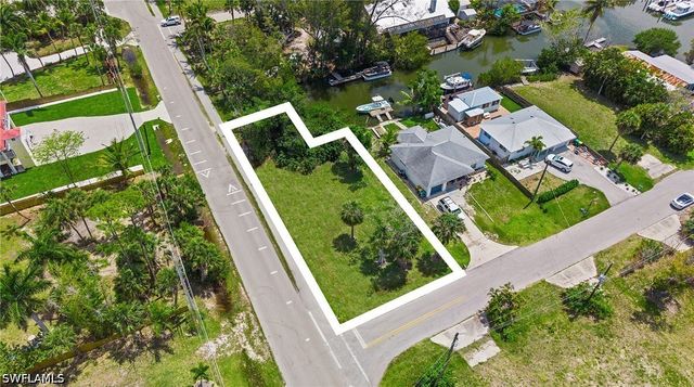 Orange ST, Naples, FL 34112