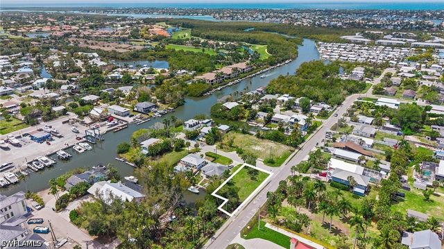 Orange ST, Naples, FL 34112