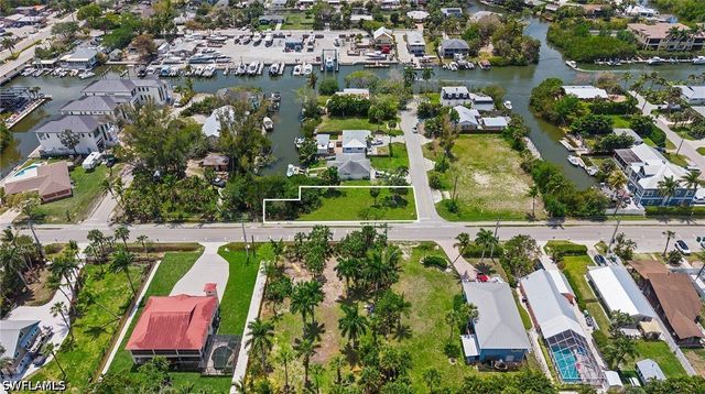 Orange ST, Naples, FL 34112