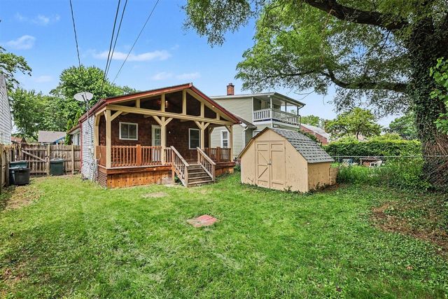 536 E Oakridge Street, Ferndale, MI 48220