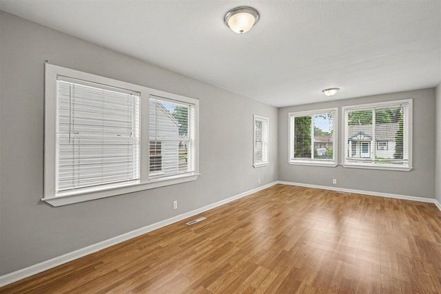 536 E Oakridge Street, Ferndale, MI 48220