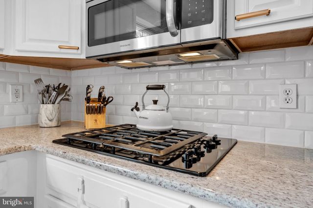 235 WILLOW AVE, Wayne, PA 19087