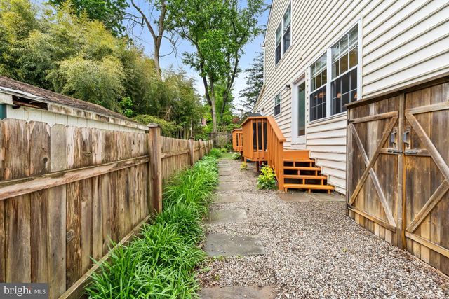 235 WILLOW AVE, Wayne, PA 19087