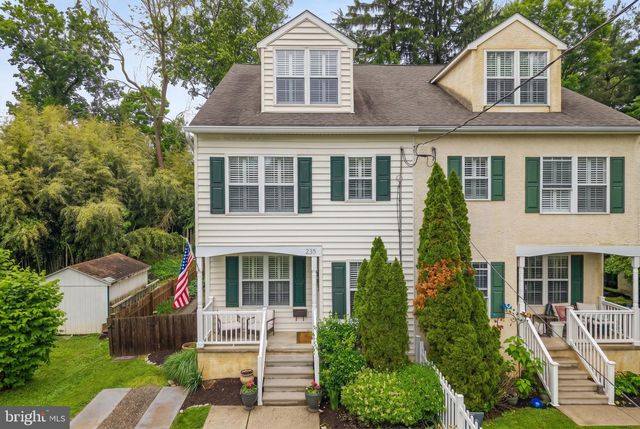 235 WILLOW AVE, Wayne, PA 19087