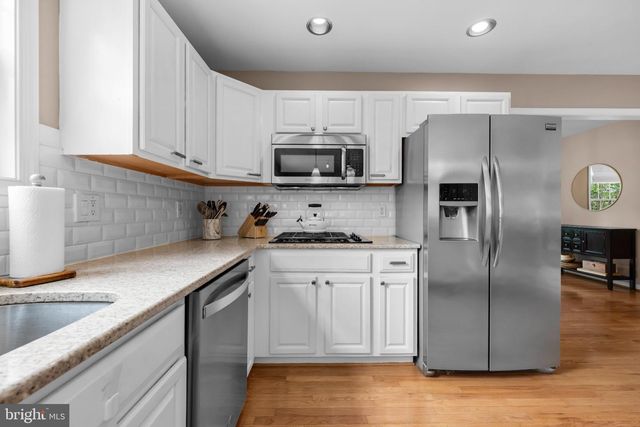 235 WILLOW AVE, Wayne, PA 19087