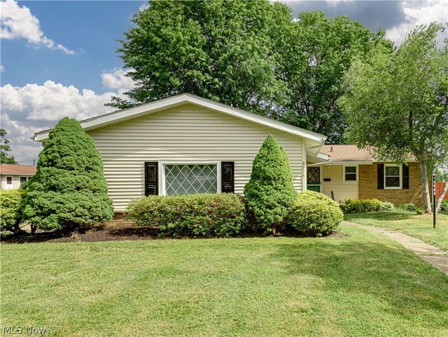 2115 Daniels Avenue, Akron, OH 44312