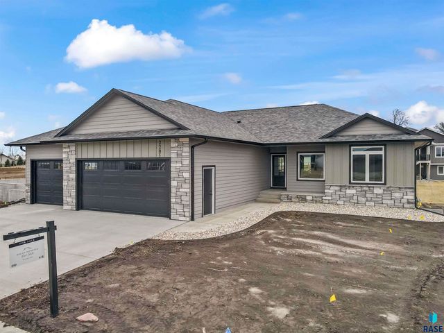 2205 S Red Oak Ave Avenue, Sioux Falls, SD 57110