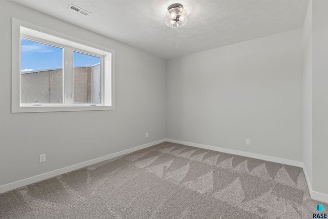 2205 S Red Oak Ave Avenue, Sioux Falls, SD 57110