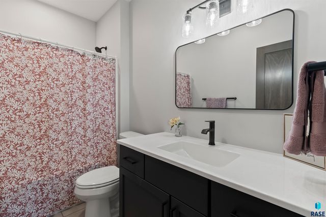 2205 S Red Oak Ave Avenue, Sioux Falls, SD 57110